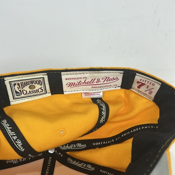 Mitchell & Ness Houston Rockets Fitted Cap - Picture 3 of 4